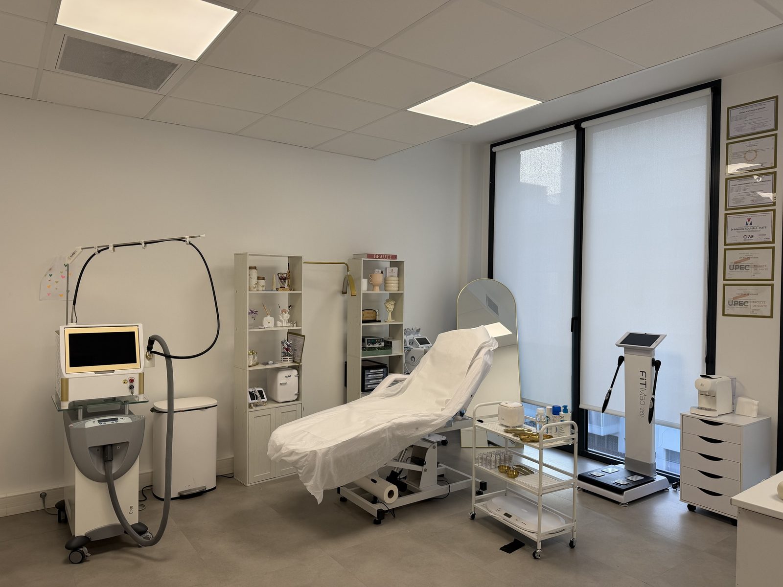 La salle de soins équipée pour l'épilation laser